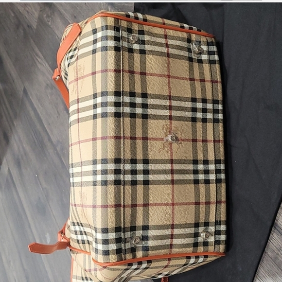 Authentic Burberry gm size handbag - - Picture 3 of 8